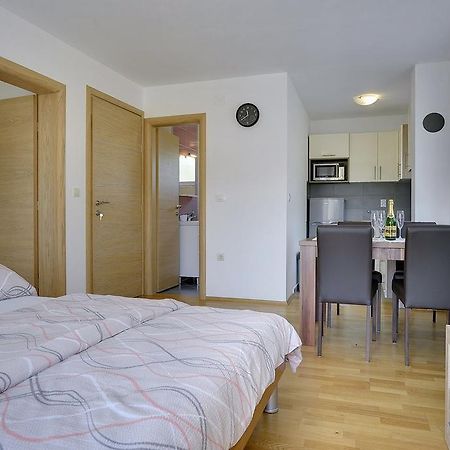 Apartments Kralj Медулин Екстериор снимка